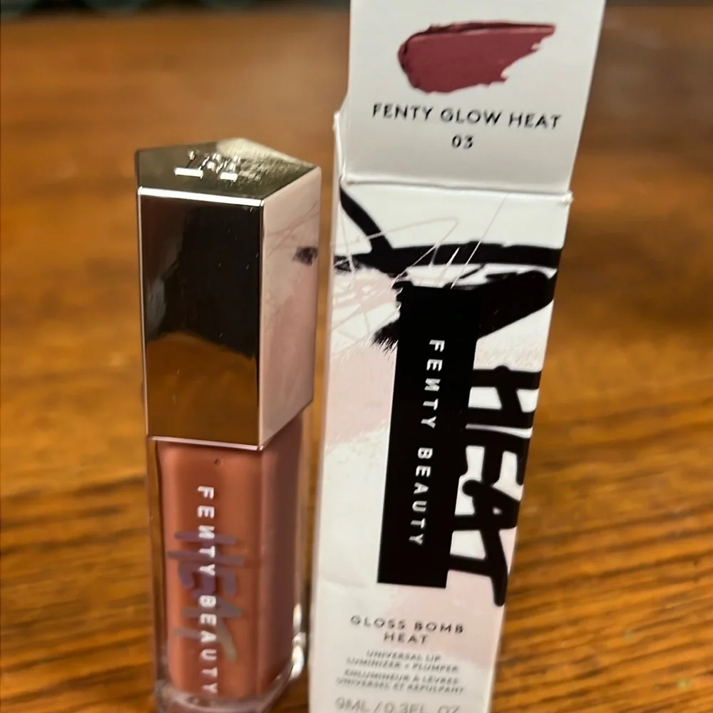 ♣️🌙Fenty Glow Heat Gloss Bomb 03